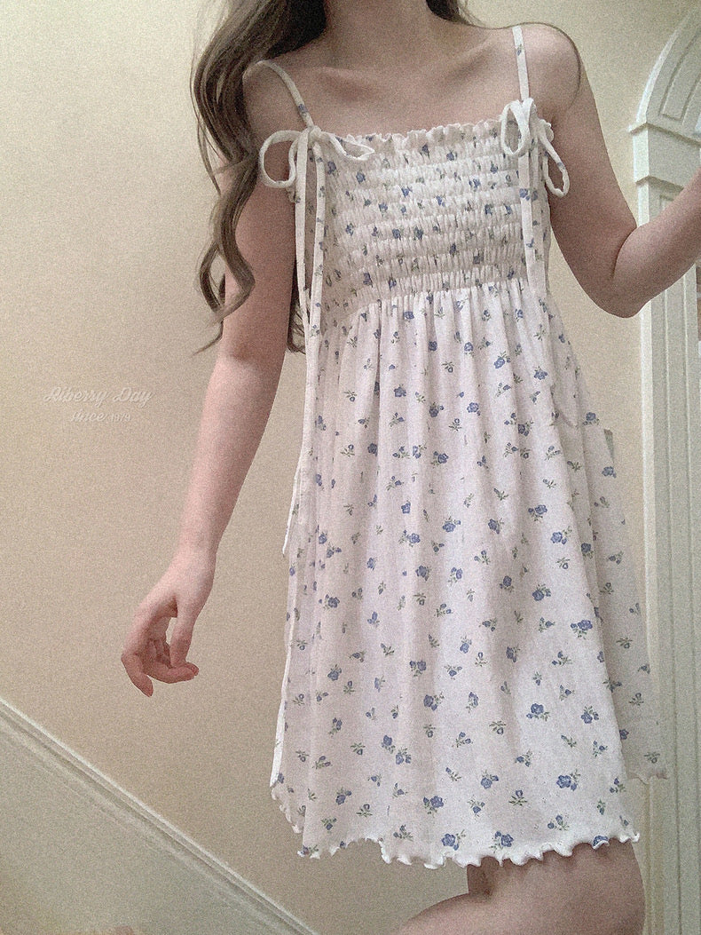 Get trendy with Juliet Angel Floral Dress - available at Peiliee Shop. Grab yours for $19.90 today!