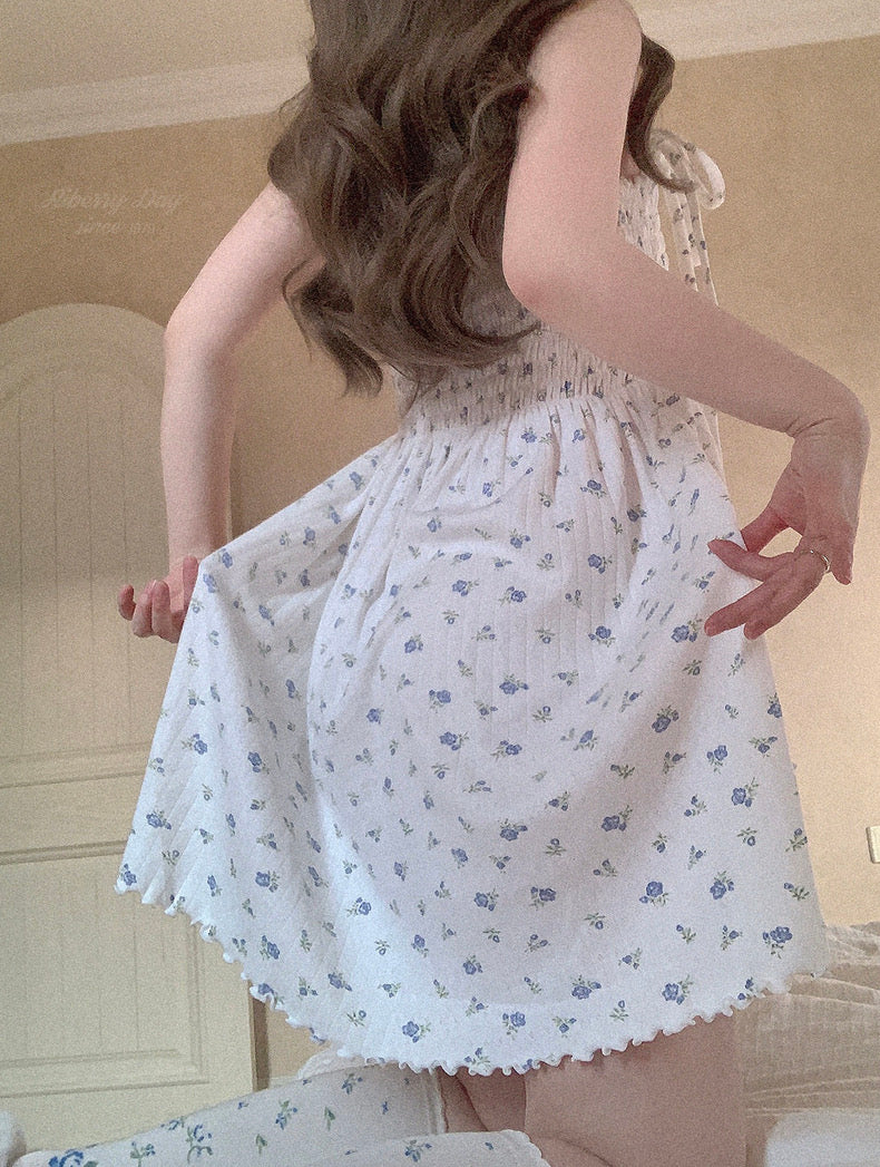 Get trendy with Juliet Angel Floral Dress - available at Peiliee Shop. Grab yours for $19.90 today!