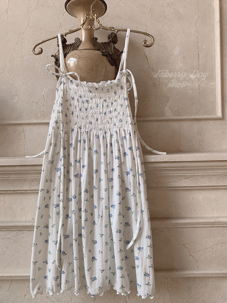 Get trendy with Juliet Angel Floral Dress - available at Peiliee Shop. Grab yours for $19.90 today!