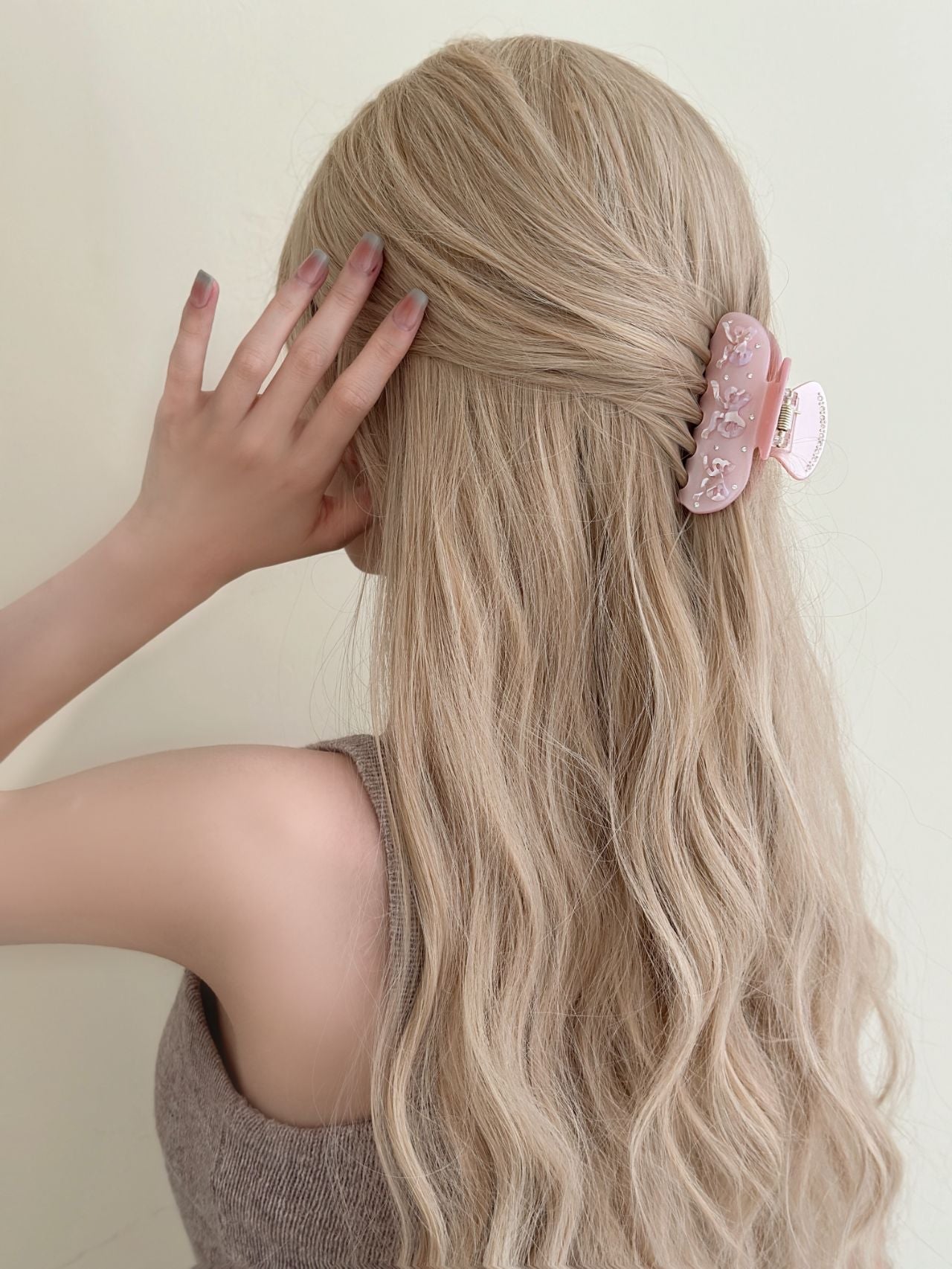 Get trendy with Sweet Ballerina actylic hair claw clips - available at Peiliee Shop. Grab yours for $5.80 today!