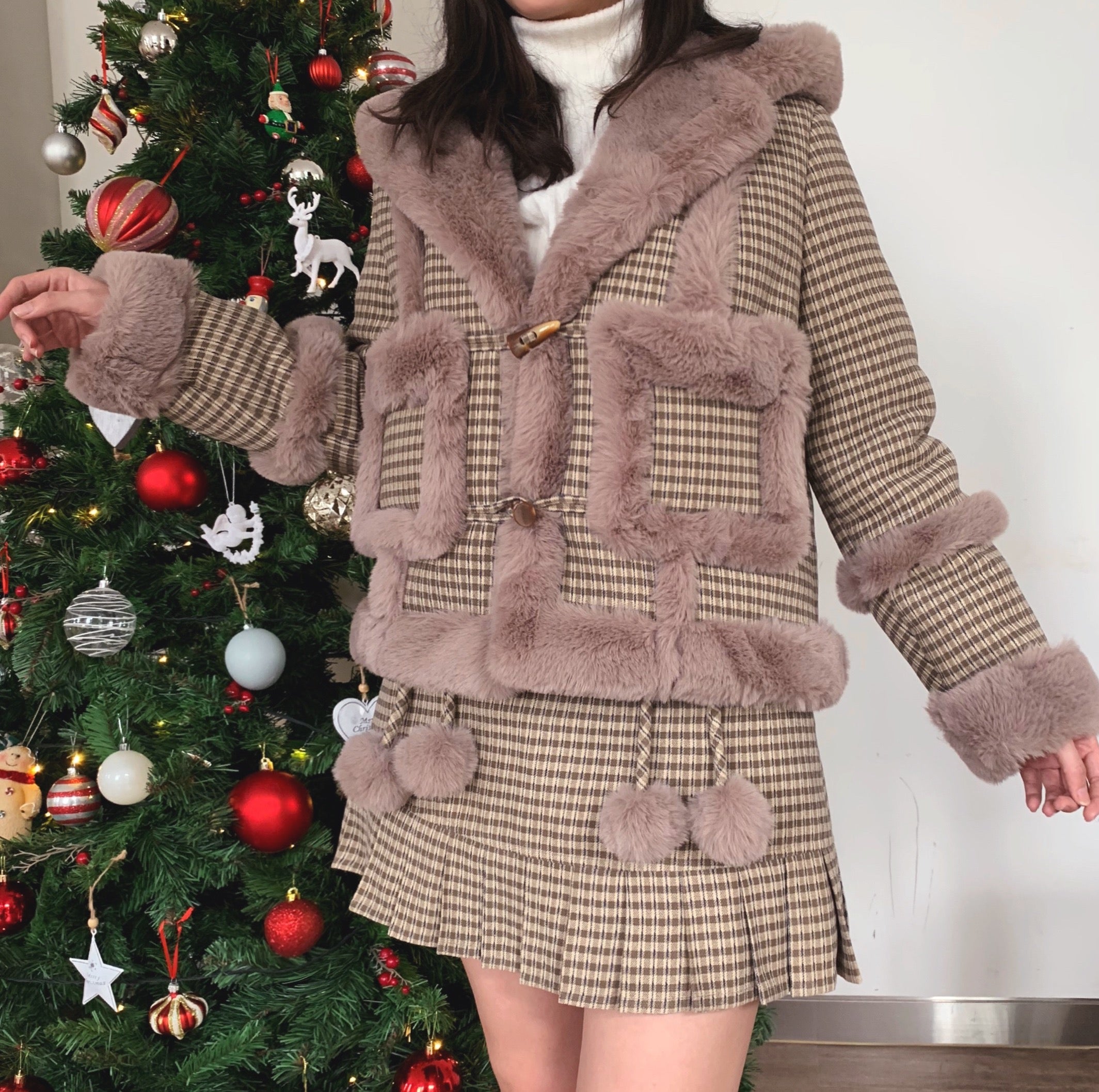 Get trendy with All I want for Christmas is you - faux fur skirt - available at Peiliee Shop. Grab yours for $25 today!