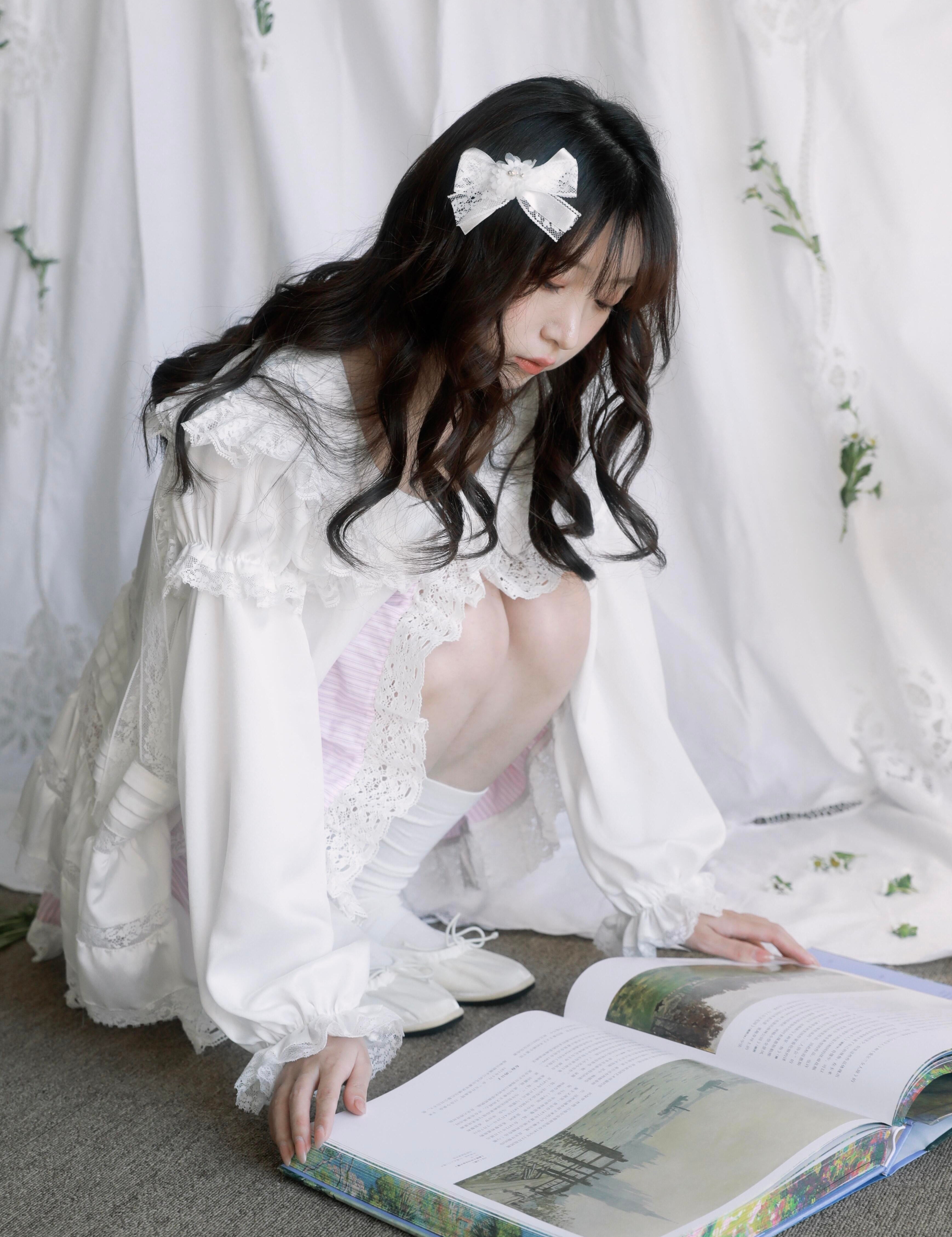 Pacific Position Daisy Dream Vintage Doll Pleated Blouse