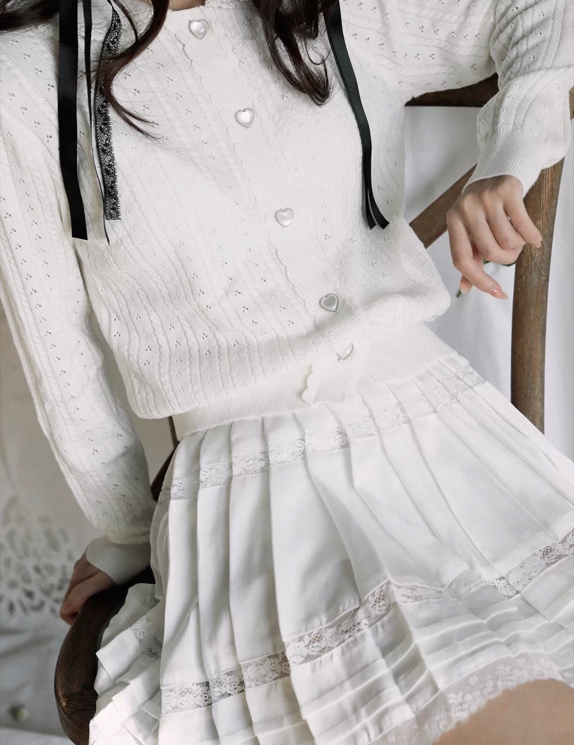 PacificPosition Daisy Whisper Pleated Lace Skirt