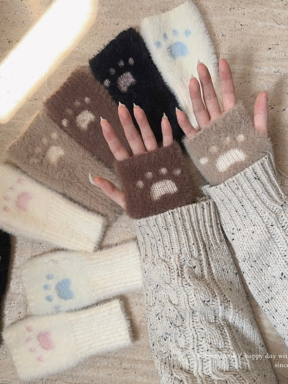 Get trendy with [Faux Fur] 5 Colors Sweet Kitty Paws-Pattern Gloves - Accessories available at Peiliee Shop. Grab yours for $9.90 today!