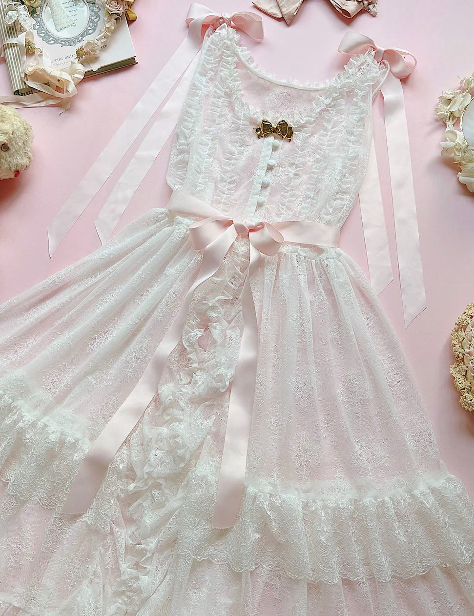 Get trendy with [Le Flacon] [Pre-order] Love in the morning Edwardian-style Lace Apron -  available at Peiliee Shop. Grab yours for $149 today!